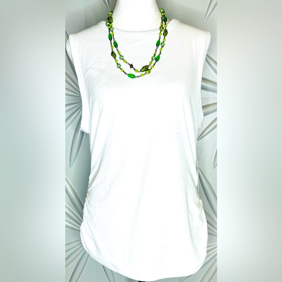 Faded Rose NWT SZ 1X white ribbed scoop neck shell with/ruching on both sides. - Picture 1 of 4